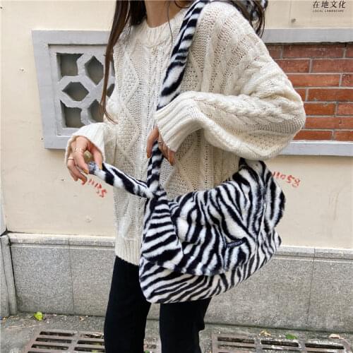 Vintage Women Soft Plush Shoulder Bags Winter Faux Fur Ladies Chain Messenger Bag Fashion Butterfly Pattern Girls Purse Handbags