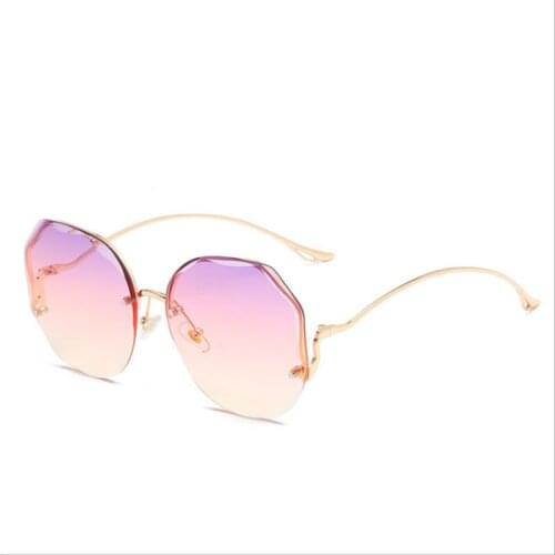 2021 Fashion Tea Gradient Sunglasses Women Ocean Water Cut Trimmed Lens Metal Curved Temples Sun Glasses Female UV400