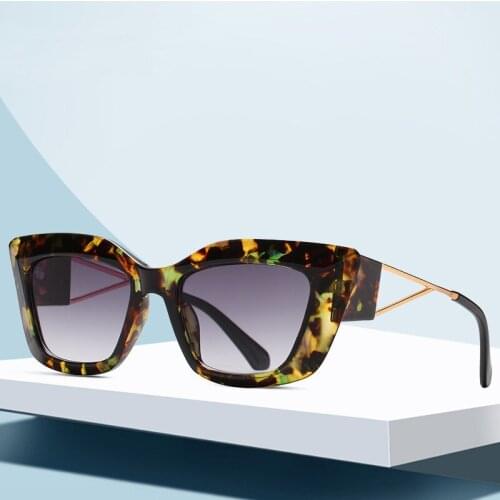 LVIOE Womens Cat Eye Sunglasses