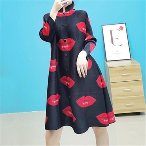 Miyake pleated dress summer womens new fashion and comfortable red lips one touch of printing loose large size dress women