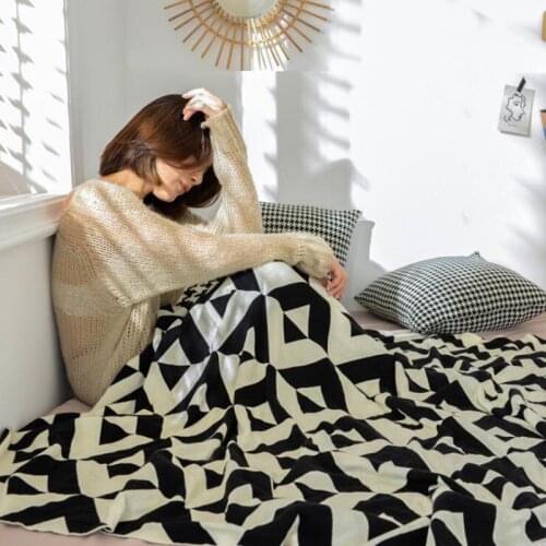 Modern style triangle geometry pattern cotton knitted blanket nap sofa throw blanket single cover blanket
