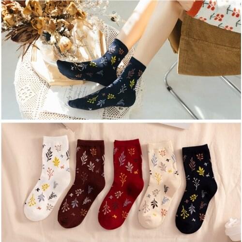 Japanese literature retro ladies socks Flowers warm plants printed in autumn winter gold silk leaves sweet cotton white socks