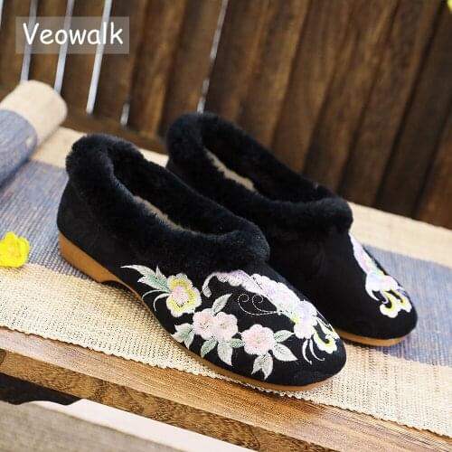 Veowalk Winter Women Warn Fur Cotton Flat Shoes Ladies Comfort Casual Slip On Flats Retro Chinese Flower Embroidered Shoes