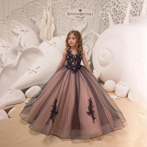 2021 V Neck Lace Flower Girl Dresses Vintage Tulle Applique Floor Length Gilrs ' Pageant Party Dresses With Buttons