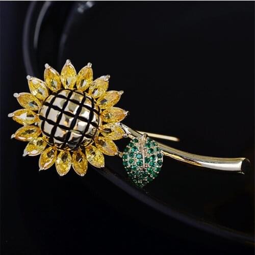 Luxurious Elegance Yellow Zircon Sunflower Brooches Pins for Women Crystal Scarf Pin Corsage Badge Fashion Jewelry Accessories