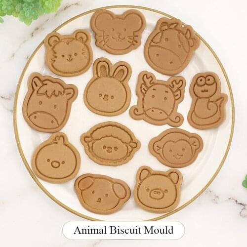 Cartoon Diy Animal Biscuit Mold Cute Bear Animal Model 3D Plastic Three-dimensional Pressing Baking Biscuit Knife Kitchen Gadget