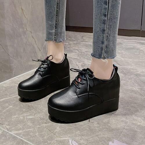 2021 Spring and Autumn Round Toe Womens Platform Casual Shoes Lacquered Women Flat Shoes Wedges Ladies Flat Sneakers