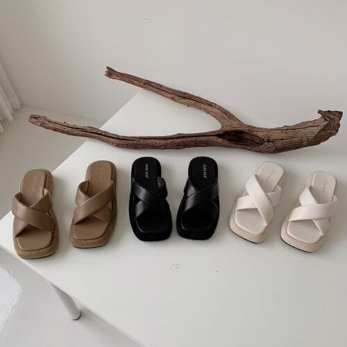 Shoes Woman 2021 Rubber Flip Flops Low Slippers Flat Beige Heeled Sandals Platform Luxury Slides Hawaiian Black Summer Designer