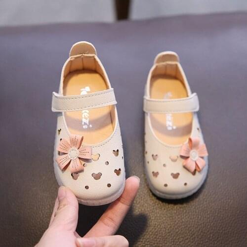 Girls Hollow Shoes Spring Autumn Summer Sandals 2021 Childrens Grandma Shoes Soft Sole All-match Flower Hole Princess Shoes