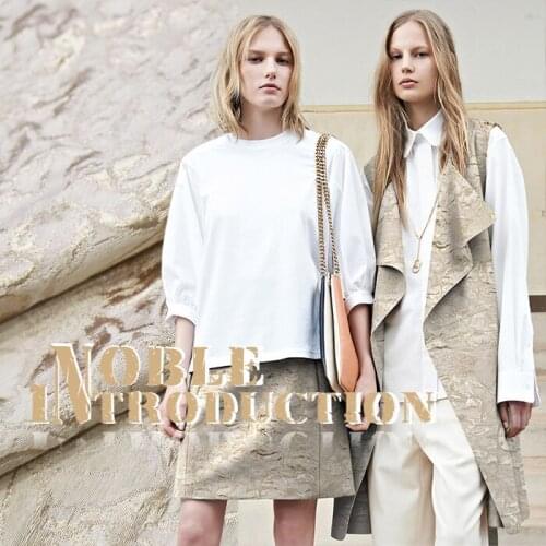 The new style is the European and American brand, the exquisite court jacquard coat, the windbreaker, the half gold jacquard cut