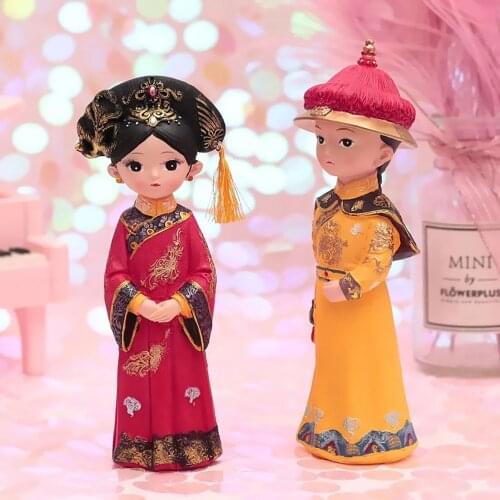 2021 New Creative Chinese Emperor Empress Figurine Queen Ornament Traditional Costume Home Decoration Cake Topper Miniature