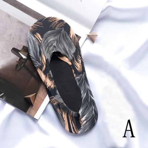 Men Low Cut Ice Silk Invisible Socks Breathable Thin Section Geometric Letters Print Non-Slip Silicone Summer Socks