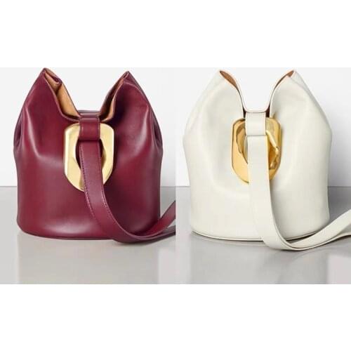 2019 New Retro Simple Wind Fashion Genuine Leather Bucket Bag Cowhide Metal Buckle Womens Shoulder Small Bucket Bag Handbag