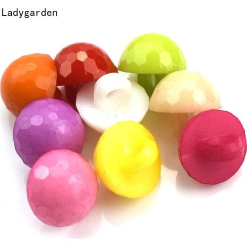 200PCS Fashion Mixed Round-shaped Resin Buttons for Clothes Crafts Sewing Scrapbooking Accessories DIY Sewing Craft Decoration