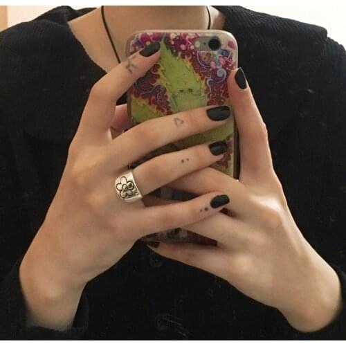 Boho Fashion Flower Rings for Women Punk Trendy Vintage Smooth Plum Blossom Chunky Ring Small Daisy Flower Rings Couple Rings