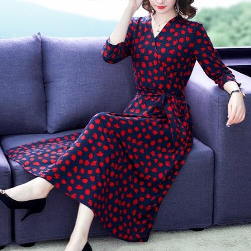 2021 New Spring and Autumn Dress Short-sleeved Three-quarter-sleeved Floral Dress V-neck Comfortable Party Dresses for Women