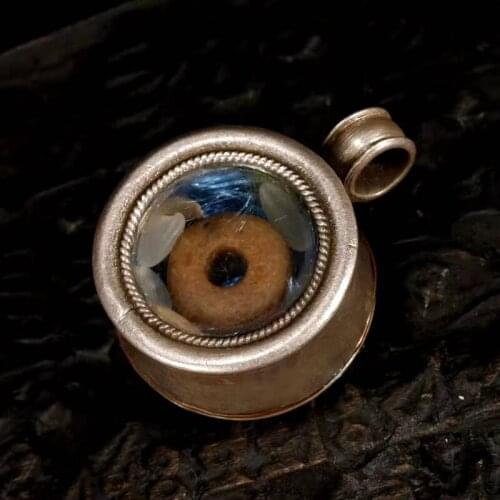 2011Antiques special ancient culture Auspicious lucky charm old Tibetans accommodate Buddhas clothing rice Buddha bone