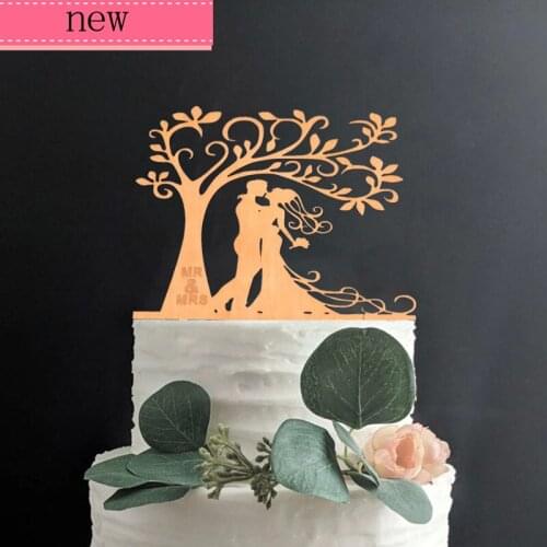 Bride and groom kissing under the tree wood cake topper mr and mrs cake toppers for rustick wedding decoration supplies