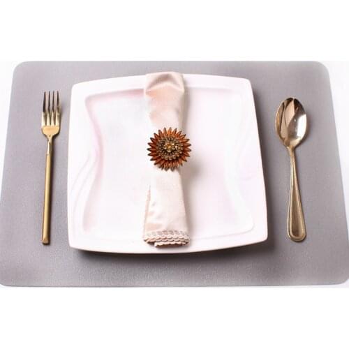 4PCS/Metal Creative Flower Shape Napkin Ring Brown Diamond Imitation Napkin Ring Table Decoration Western Food Party Accessories