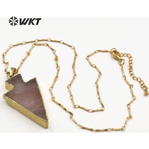 WT-N1143 Rose Crystal Pendant Necklace Arrow Shape Pink Quartz With Gold Trim Healing Jewelry Women Unique Crystal Necklace