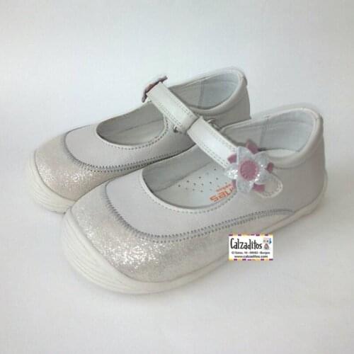 Beige leather goods with velcro closure, of Andanines