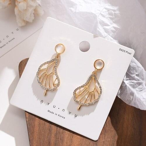 Temperament Hollow Lotus Leaf Opal Clip on Earrings Fashion Shinny Rhinestone Butterfly Wing Clip Earrings No Piercing Ears