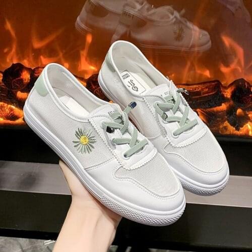 2021 Summer New Womens Fashion Flat Shoes White Shoes Womens Mesh Flat Walking Shoes Comfortable and Breathable Womens Shoes