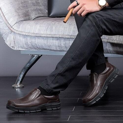 New Men Genuine Leather Casual Comfortable Loafers Sneakers Mens New Driving Flats for Men Soft Sole Moccasins Non Slip Loafers