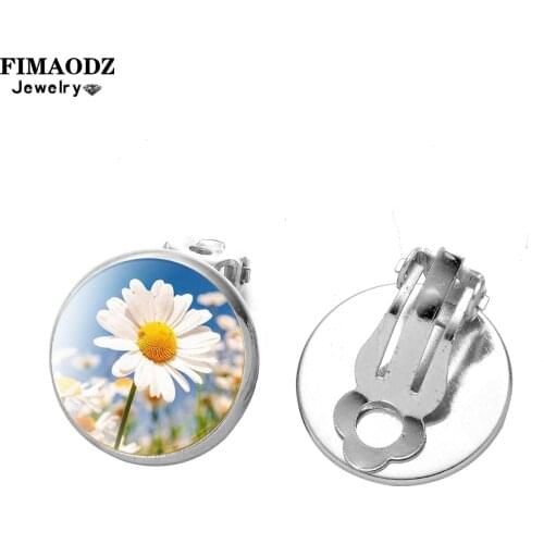 FIMAODZ Charm White Daisy Clip Earrings Boho Flower Glass Art Picture Exquisite Earring Fashion Jewelry