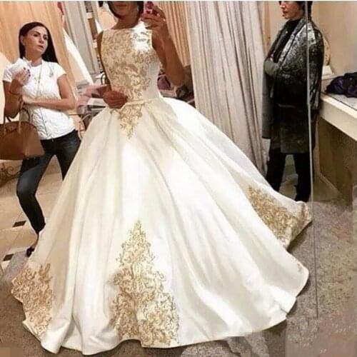 2020 Vintage Gold Appliques Wedding Dress Satin Sleeveless Ball Gown Wedding Gowns Pleats Sweep Train Bridal Dress