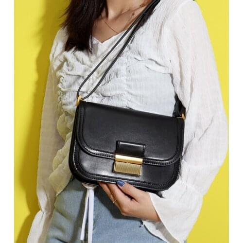 Niche Design Retro Clamshell Small Square Bag Female 2021 New Wave Simple Shoulder Messenger Bag Summer Tofu Bag