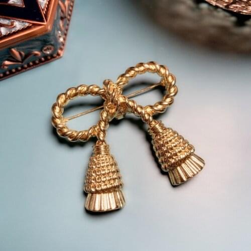 United States after vintage antique brooch bowknot twist palace golden pectoral flower simple literary pin accessories