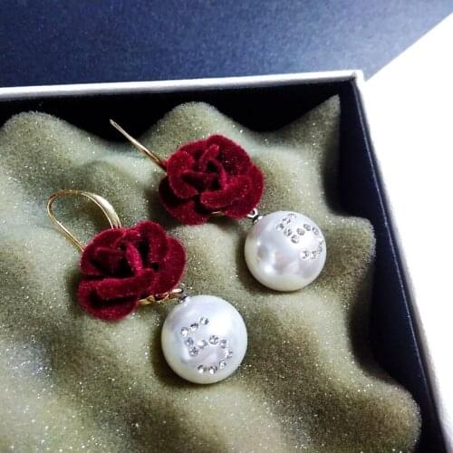 Trendy design golden flower number crystal 5 pearl earrings for women korean jewelry