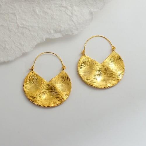 Flashbuy 2021 New Fan Shaped Folds Metal Hoop Earrings for Women Geometric Earrings Fashion Jewelry