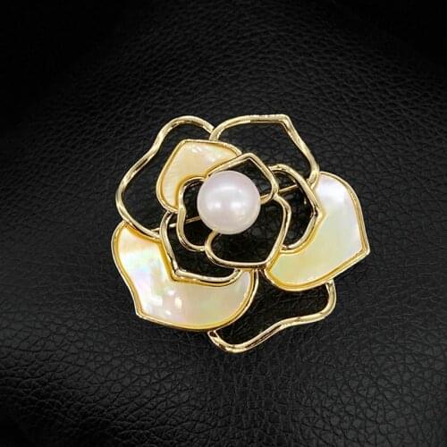 SINZRY new arrival creative fashion jewelry simulated pearl flower natural shell suit brooches for women