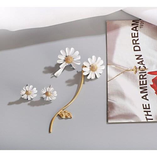 Korean Fashion Cute Earrings White Shrysanthemum Shape Pendant Gold Color Alloy Earrings 2020 Popular Jewelry Gifts