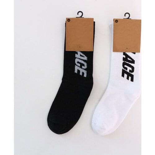 Tide brand socks black and white letters hip-hop street skateboard sports socks cotton mens and womens mid-tube socks