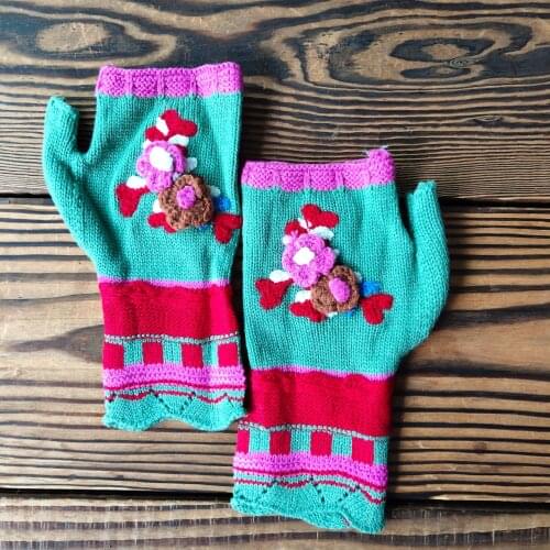 New Autumn Womens Warm Knitted Embroidery Gloves Hand Made Hook Jacquard Wool Color Winter Gloves