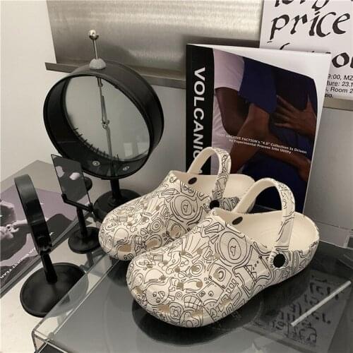 Womens Sandals Korea Ins Style Graffiti Cartoon Prints Wedge Hole Shoes Antislip Thicken Sole Outdoor Beach Summer Flats Slides