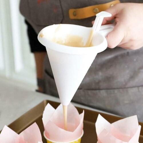 Kitchen DIY Handheld Chocolate Candy Icing Funnel Mold White Foodgrade Plastic Pancake Cream Tool Baking Tools for Cakes