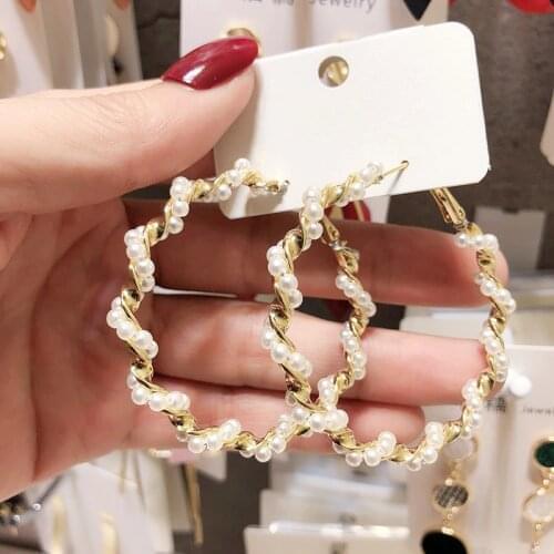 Fashion Pearl Drop Dangle Earrings Yellow Flower Golden Sweet Jewelry Vintage Wooden Statement Earrings for Girls Women Gifts