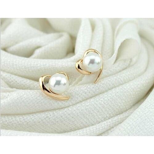 KUNIU Korean Beautiful Gold Filled Heart Shape Pearl Ear Stud Earrings Girl Trendy Jewelry For Women Girl Wedding Party