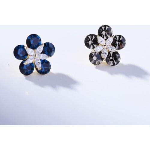 New Korean Fashion Flower Women Brooch Cute Small Collar Pin Elegant Crystal Pin Ladies Gifts Clothing Accessories broche mujer