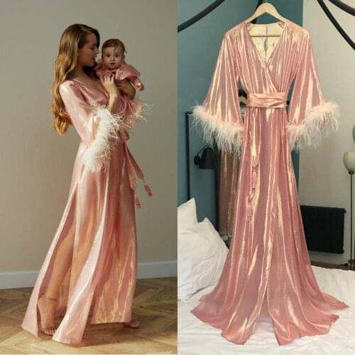 Light Pink Night Robe Long Sleeve Feathers Party Sleepwear Luxury Nightgowns Robes with Belt 2020 Fashion Celebrity Dress