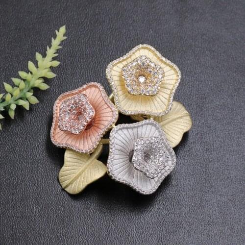 Lanyika Fashion Jewelry Exaggerated Geometry Flower with Leaf Brooch Pendant Dual Use for Wedding MicroPaved Luxury Popular Gift