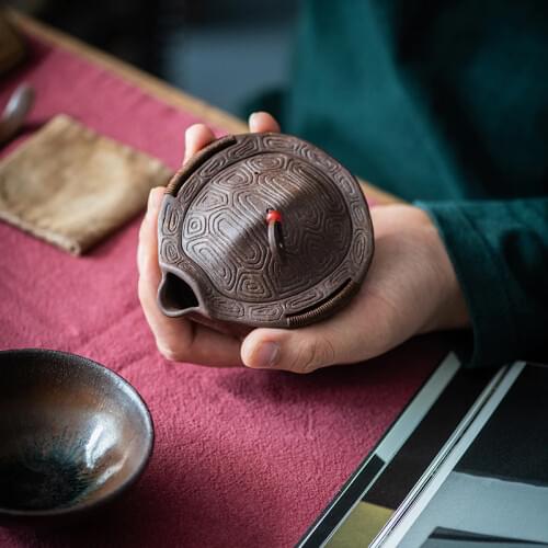 Yixing purple sand hand grasp pot of wealthy small water turtle soup tureen insulation out manually for PuYan tea