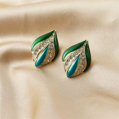 The New Personality Bump Color Restoring Ancient Ways Petals Stud Earrings Female Temperament Geometric Earrings