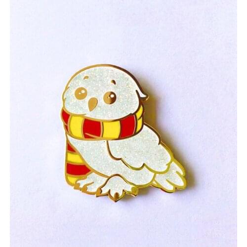 Glitter Cute Hedwig Hard Enamel Pin Cartoon Animal Snowy Scarf Owl Golden Brooch Fashion Lapel Backpack Pins Decor Unique Gift