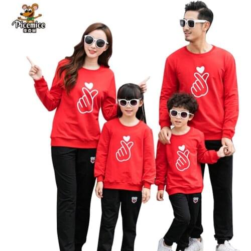 2020 Spring Family Matching Outfits Red Clothing Black Pant Love Heart Cotton Autumn Father Son Boy Girl Mother Daughter Clothes