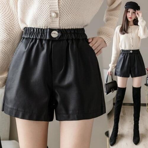 High waisted fashionable leather shorts autumn winter womens loose versatile wide legs show thin, wearing winter Pu boot pants